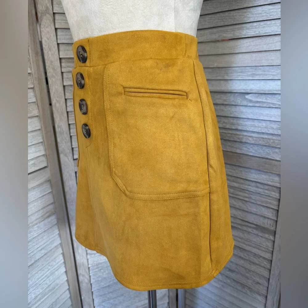 BLASHE Women’s SZ M Faux Stretch Suede Mini Skirt, Rich Saffron Yellow Color - Picture 10 of 16